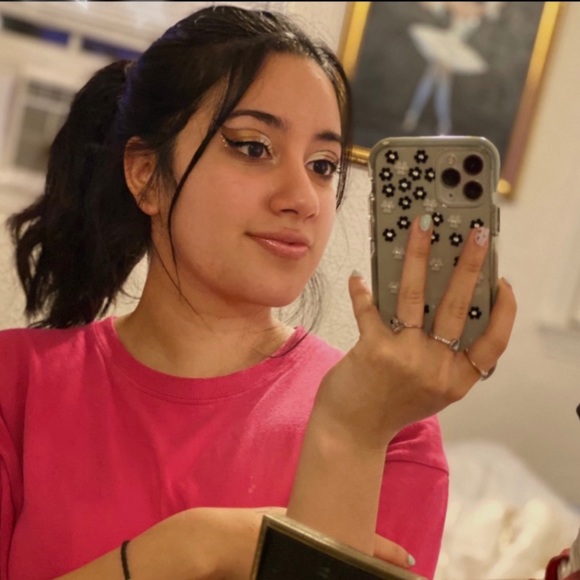 Meet your Posher, Stephanie - Picture 1 of 1